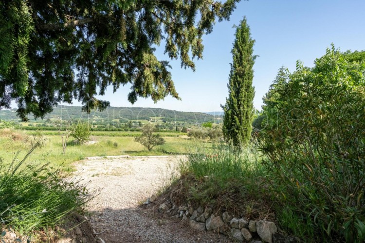Property for Sale in Authentic Luberon Hamlet with panoramic, Vaucluse, St-Saturnin-Les-Apt, Provence-Alpes-Côte d'Azur, France