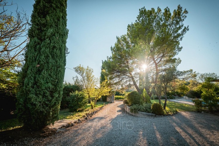 Property for Sale in Impressive stone property with courtyard, gite, swimming pool, and lovely countryside, Vaucluse, Mazan, Provence-Alpes-Côte d'Azur, France
