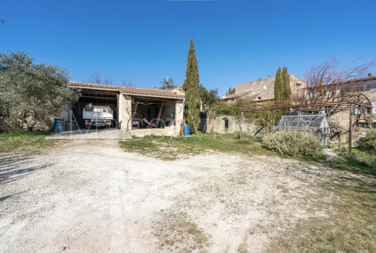 Property for Sale in Building plot conveniently located in the heart of, Vaucluse, Cabrieres D'avignon, Provence-Alpes-Côte d'Azur, France
