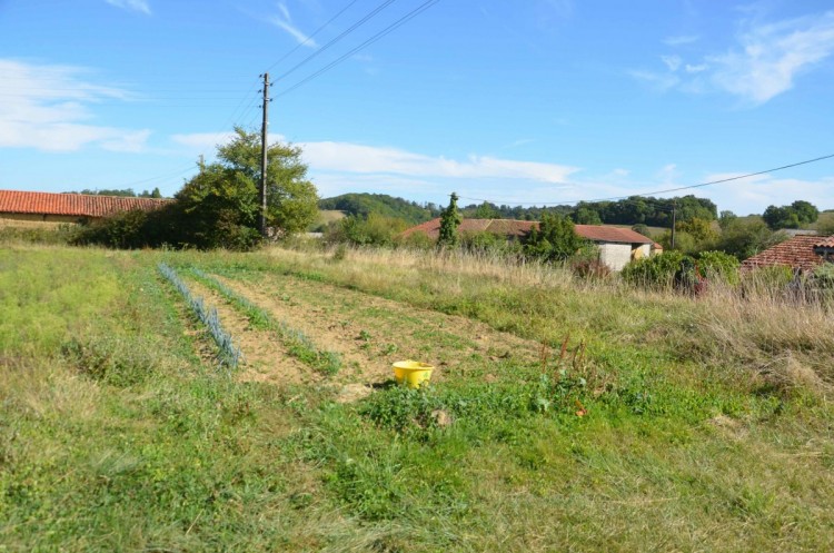 Property for Sale in Plot facing due south, Hautes-Pyrénées, Trie-sur-baïse, Occitanie, France