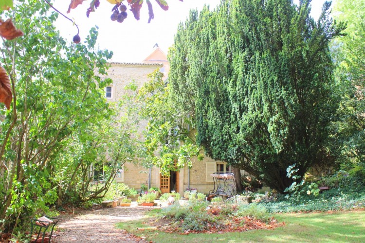 Property for Sale in Historic 10 bed/7 bath Manor House, pool in fabulous gardens, Deux-Sèvres, Near Melle, Deux-Sèvres, Nouvelle-Aquitaine, France