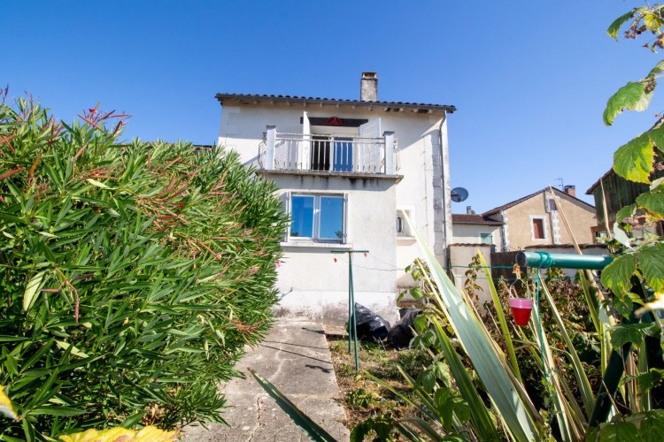 Property for Sale in Village house with garden, Dordogne, Near Bourg-du-Bost, Dordogne, Nouvelle-Aquitaine, France