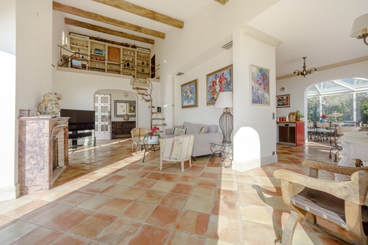 Property for Sale in Villa in Antibes, Alpes-Maritimes, Provence-Alpes-Côte d'Azur, France