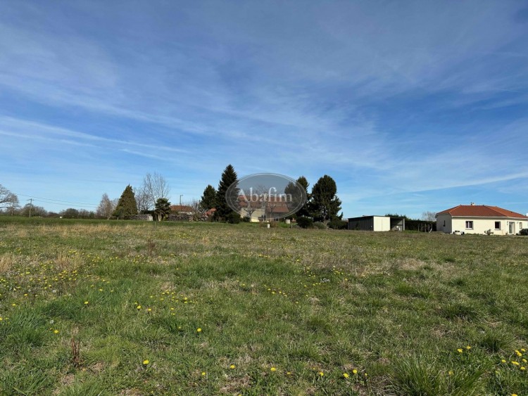 Property for Sale in Building land 1600 m², Hautes-Pyrénées, Castelnau-magnoac, Occitanie, France
