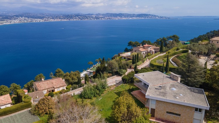 Property for Sale in VILLA/HOUSE in Théoule-sur-Mer, Alpes-Maritimes, Théoule-sur-Mer, Provence-Alpes-Côte d'Azur, France