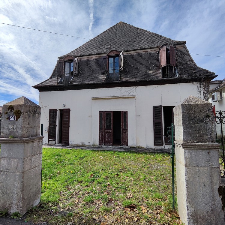 Property for Sale in 19th Century townhouse, Pyrénées-Atlantiques, Nouvelle-Aquitaine, France
