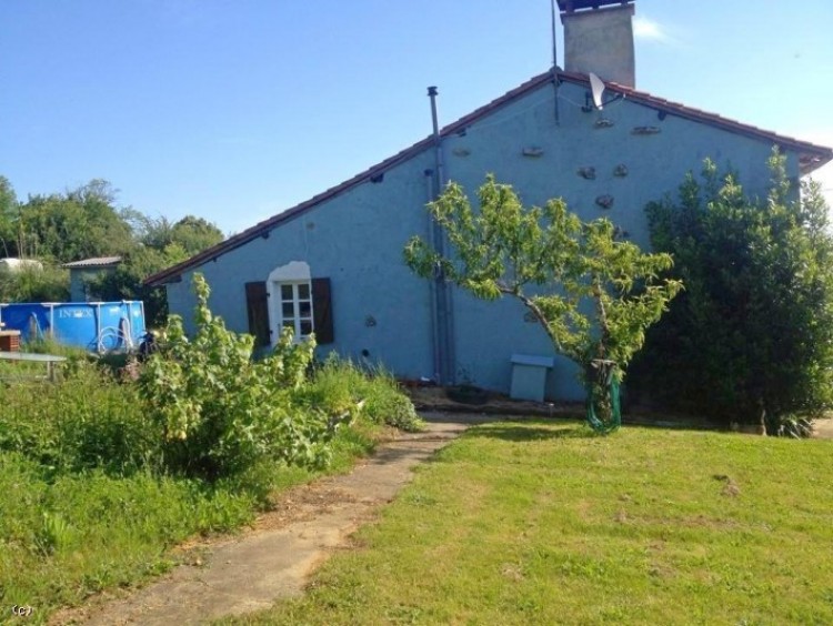 Property for Sale in Attractive 2 Bedroom Country House With Lovely Outside Space And Views., Charente, Nanteuil-en-Vallée, Nouvelle-Aquitaine, France