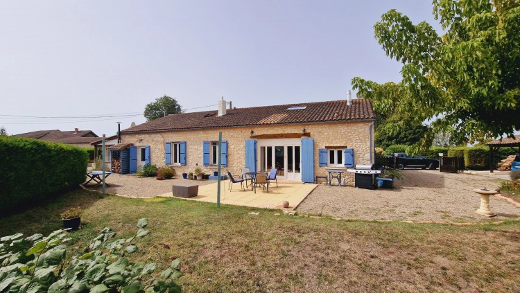 Property for Sale in 4 bedroom country home with heated swimming pool near Duras, Lot-et-Garonne, Near Duras, Lot-et-Garonne, Nouvelle-Aquitaine, France