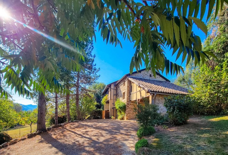 Property for Sale in Beautifully restored winegrowers house with pool, Tarn-et-Garonne, Near Laguépie, Tarn-et-Garonne, Occitanie, France