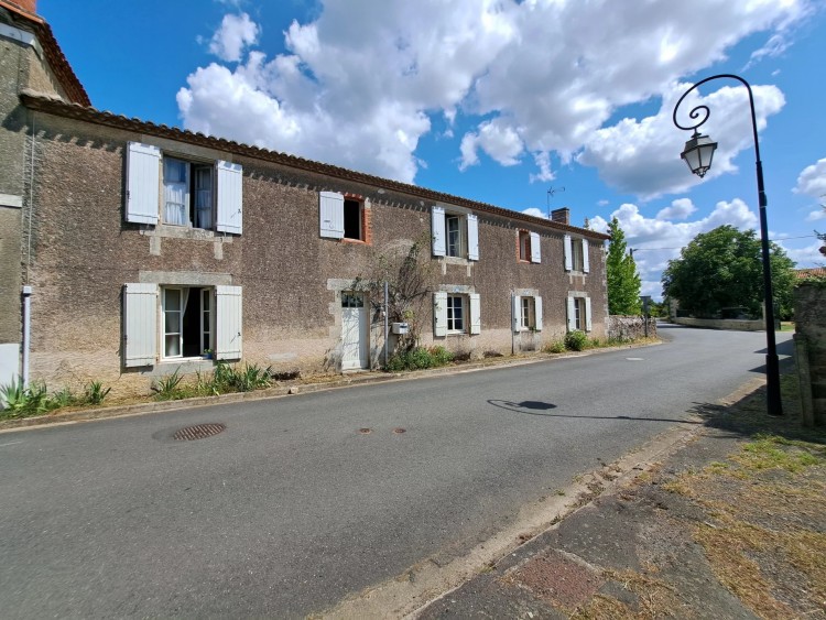 Property for Sale in Large character stone house in the heart of a village, Vienne, Near Millac, Vienne, Nouvelle-Aquitaine, France