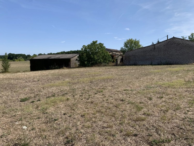 Property for Sale in Farmhouse in need of renovation, Lot-et-Garonne, Near Duras, Lot-et-Garonne, Nouvelle-Aquitaine, France