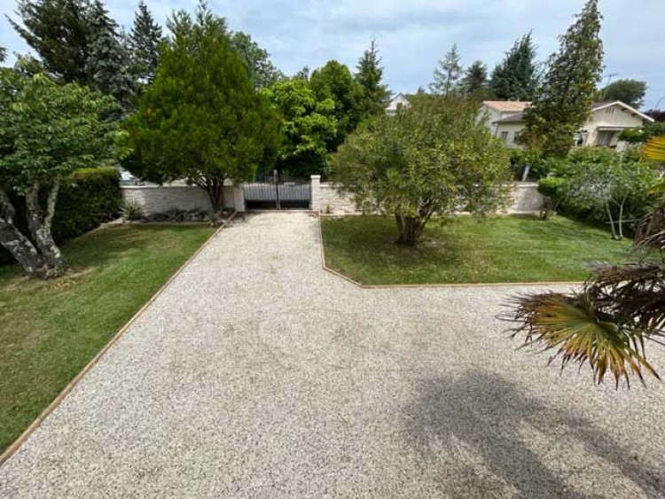 Property for Sale in An interesting property close to Lauzun and all its amenities offering views and a heated swimming pool., Lot-et-Garonne, Lauzun, Nouvelle-Aquitaine, France