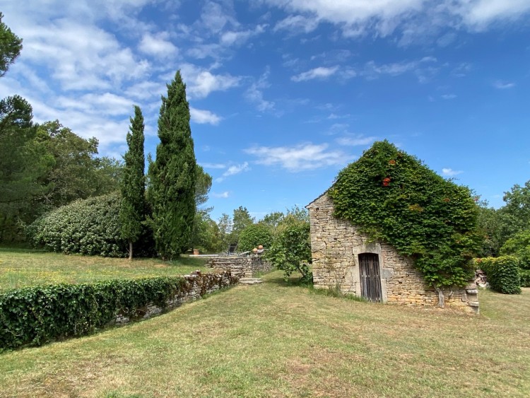Property for Sale in Beautiful ensemble consisting of a main house, a barn, a tennis court and a swimming pool, in a, Lot, Occitanie, France