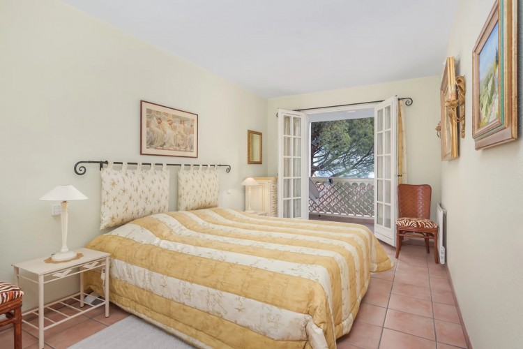 Property for Sale in Apartment in Mougins, Alpes-Maritimes, Provence-Alpes-Côte d'Azur, France