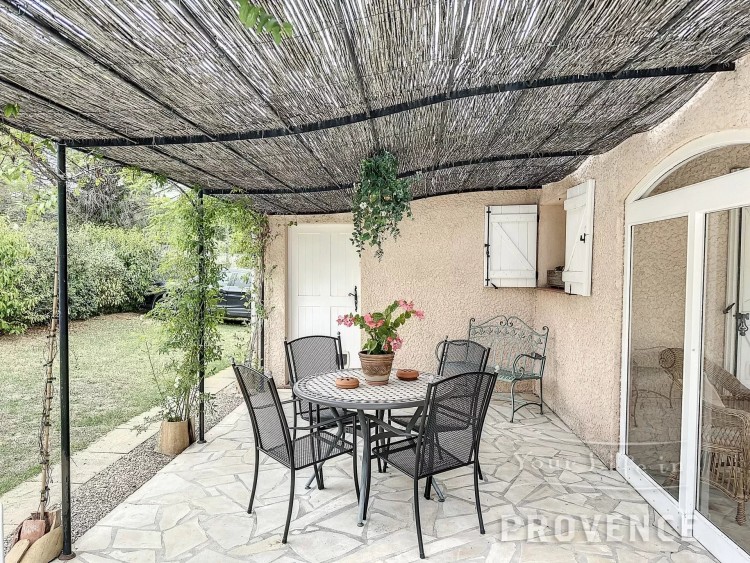 Property for Sale in House in Lorgues, Var, Provence-Alpes-Côte d'Azur, France