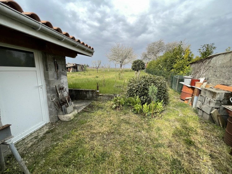 Property for Sale in Bungalow - BARBEZIEUX, Charente, Near Barbezieux-Saint-Hilaire, Charente, Nouvelle-Aquitaine, France