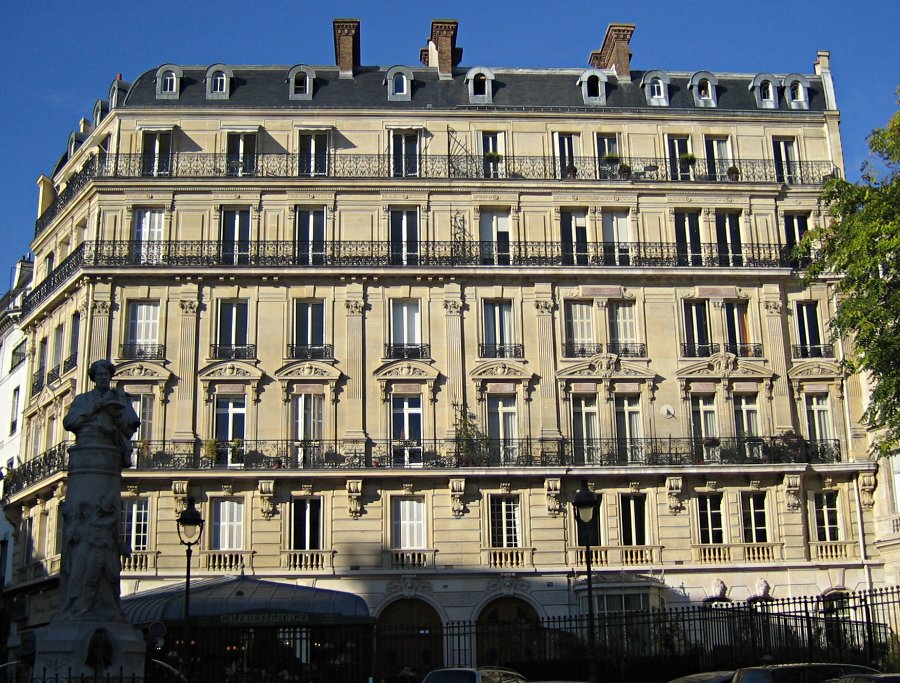 Hausmannian Building in Paris Photo by by Thierry Bézecourt:CC0