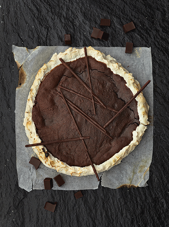 Chocolate meringue tart