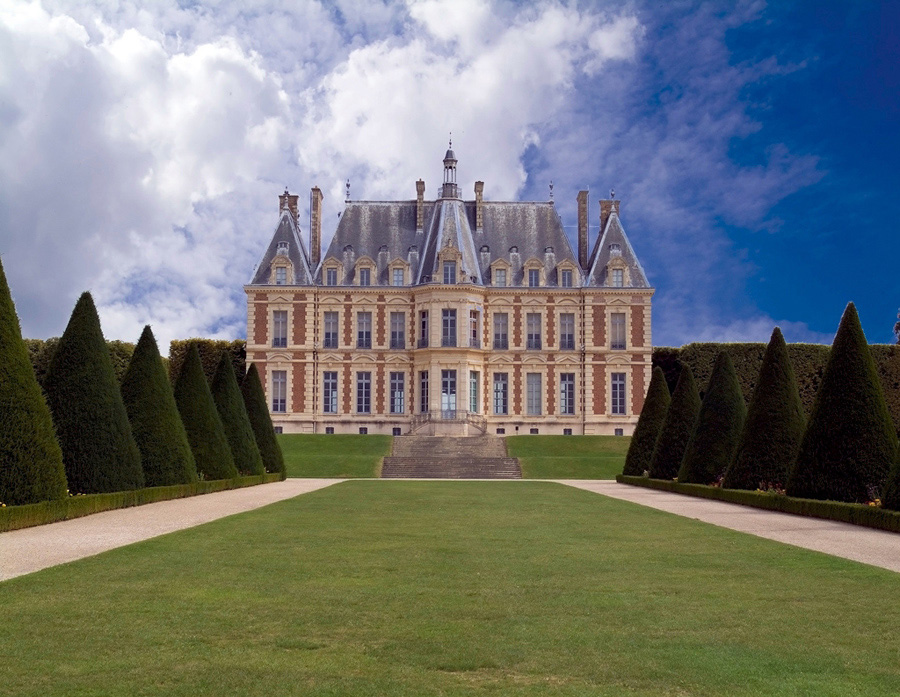 Mike Rhodes, Château Malbrey located southeast of Paris, 2014