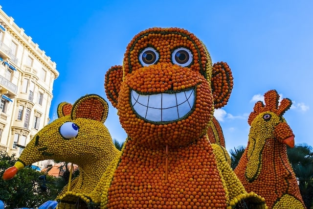 Characters made from lemons as the Menton festival