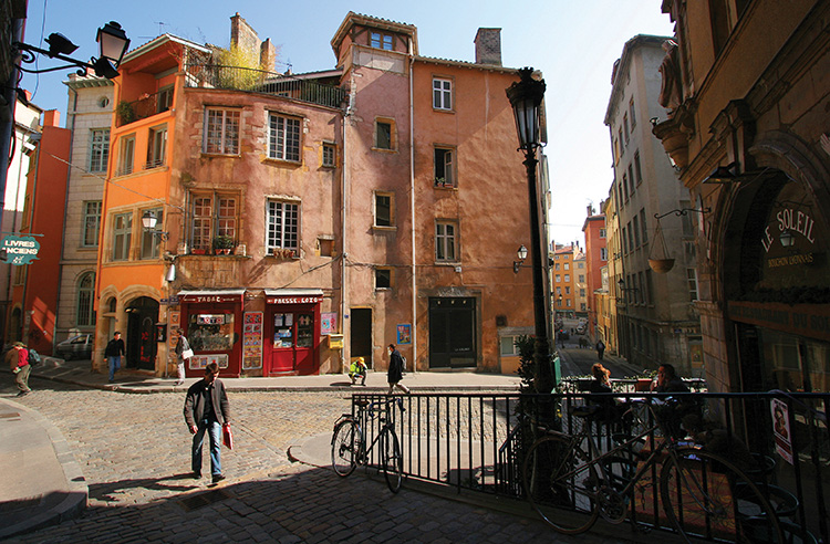 Place du trinité Old Lyon