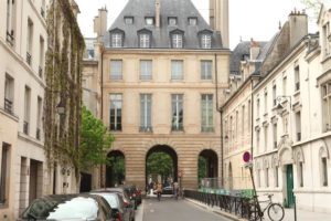 An apartment for sale in the heart of the Marais