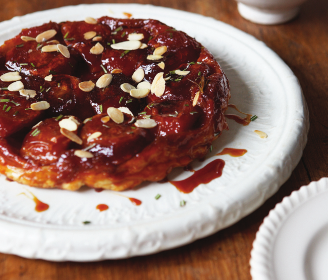 tarte tatin au romarin et amandes grillées