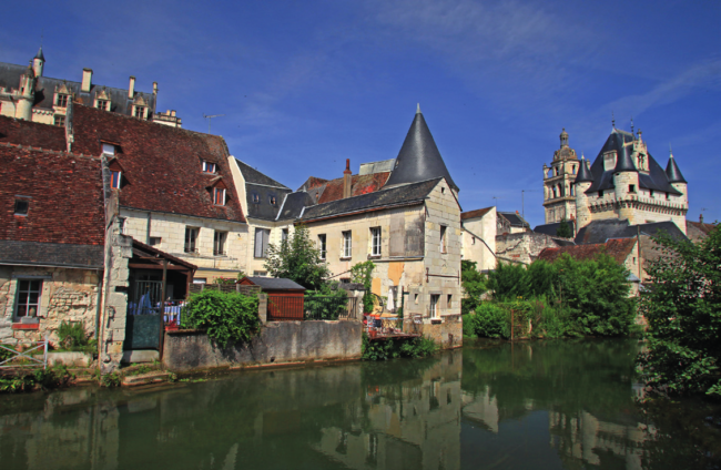 the pleasant medieval riverside town of Loches