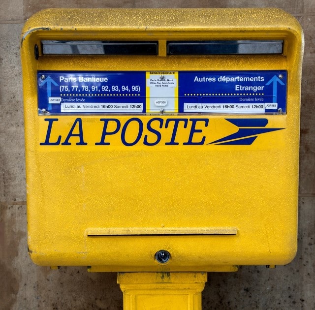 Useful French phrases: at the Post Office