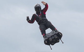 French News Digest: Franky Zapata Crosses the Channel by Jetpack