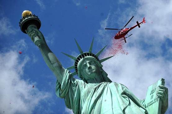 France showers Lady Liberty with flowers: stirring tribute in New York on the 70th anniversary of D-Day