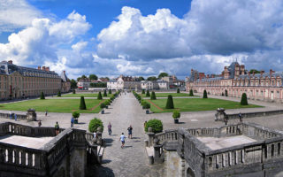 Spectacular robbery of priceless treasures at Château de Fontainebleau in France
