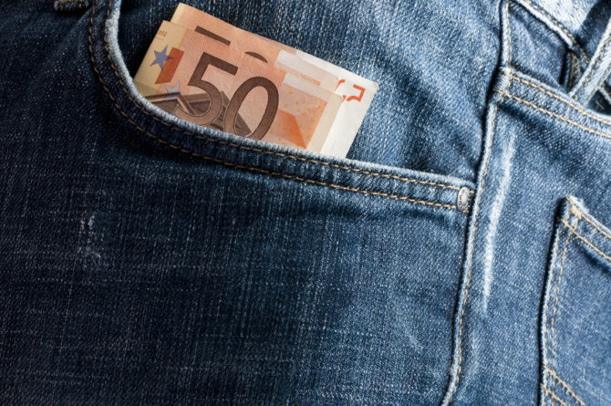 How To Declare a Small Income in France