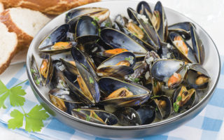 French summer seafood: moules marinières