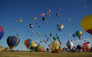 World Record in France, 408 Hot-air Balloons Take to the Sky Together