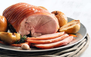 Rôti de porc with apples and walnuts