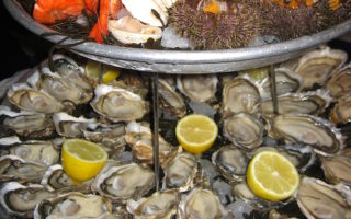 How to eat an oyster