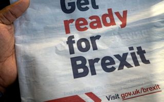 Pound Falls as Brexit Agreement Stalls