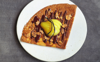 Pear crêpe with White Wine, Chocolate & Almonds