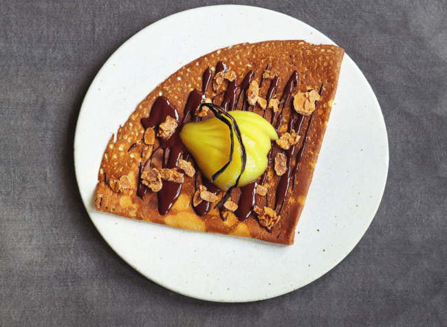 Pear crêpe with White Wine, Chocolate & Almonds