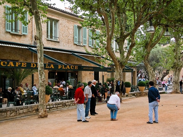 The Game of Pétanque, a French Institution