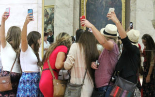 French Etiquette: How to Behave in a Museum