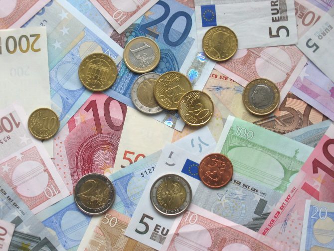 Buying in France and Exchanging Funds? Use a Currency Specialist
