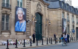 News Digest: Macron Honours The Queen & Last Chance to Sign Up for the FrenchEntrée Webinar