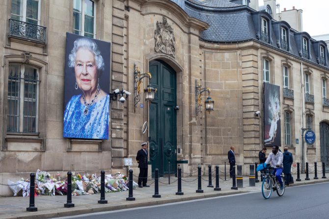 News Digest: Macron Honours The Queen & Last Chance to Sign Up for the FrenchEntrée Webinar