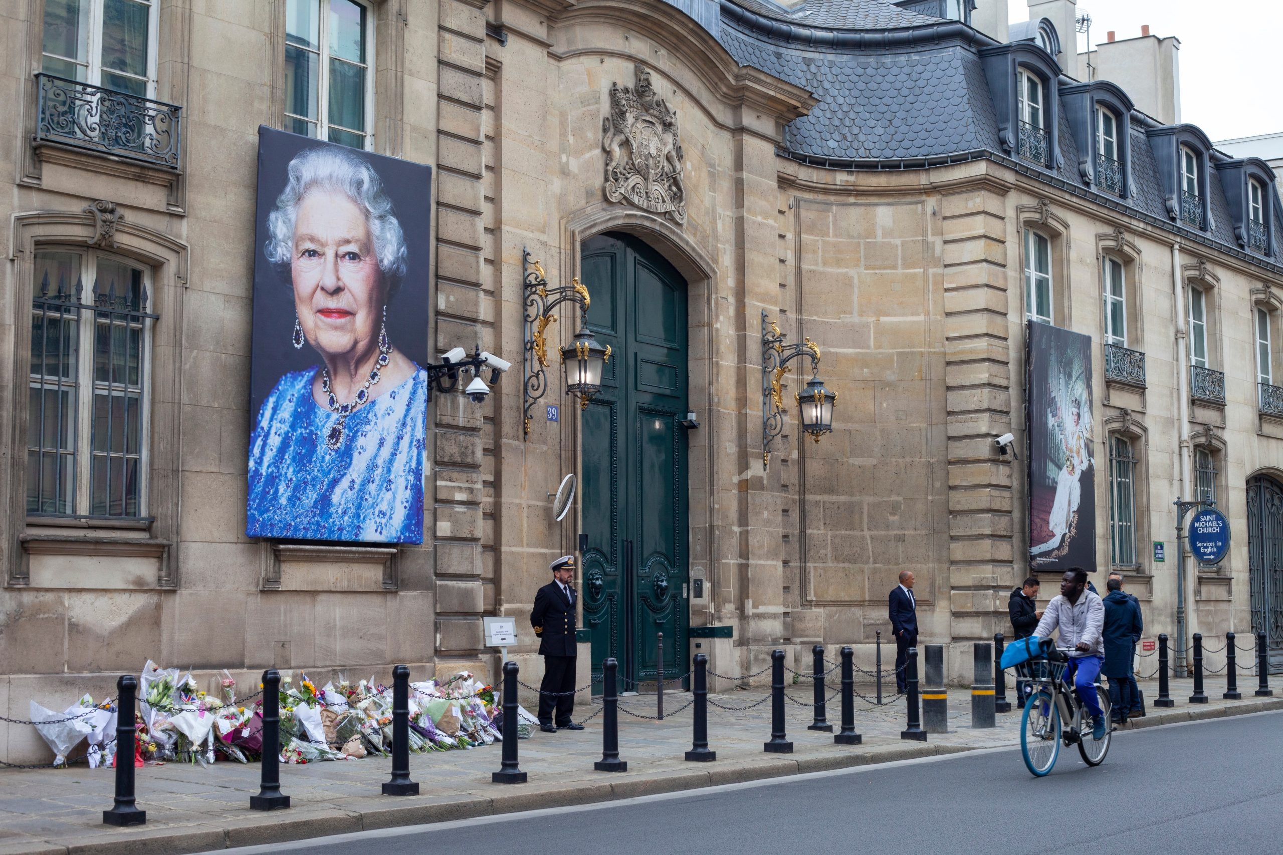 News Digest Macron Honours The Queen & Last Chance to Sign Up for the