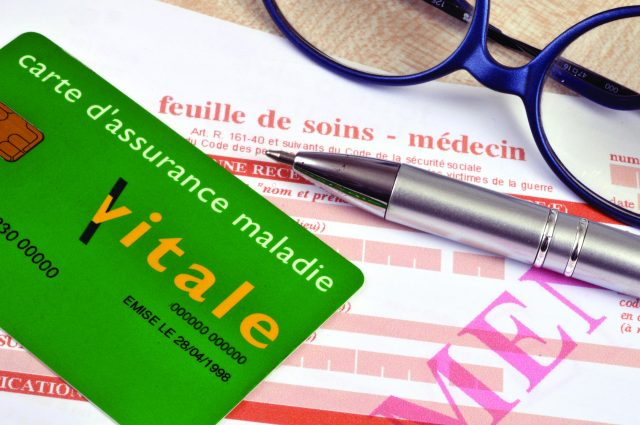 Carte vitale, glasses and health documents
