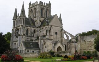 Owning a property near a protected monument in France