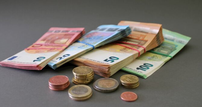 Sterling slips on fiscal jitters as Labour conference fuels spending debate: Sterling Update