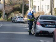 What to do if you are stopped by the gendarmes while driving...
